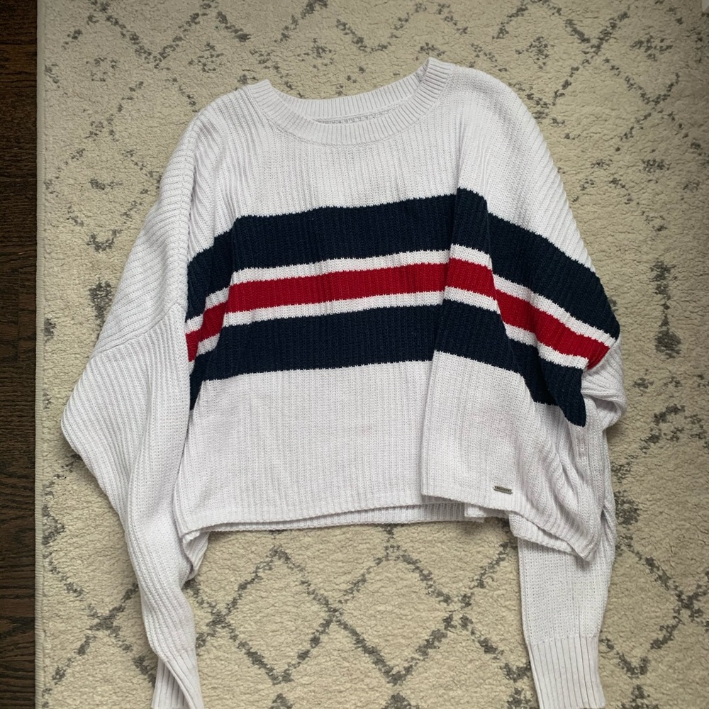 white hollister sweater